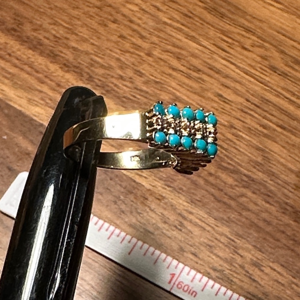 Elegant 14k Gold and Turquoise Ring